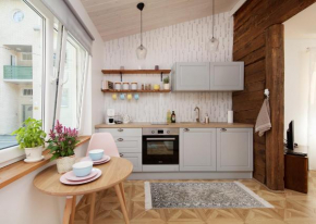 Cute apartment, next to old town, with free parking, Tallinn
